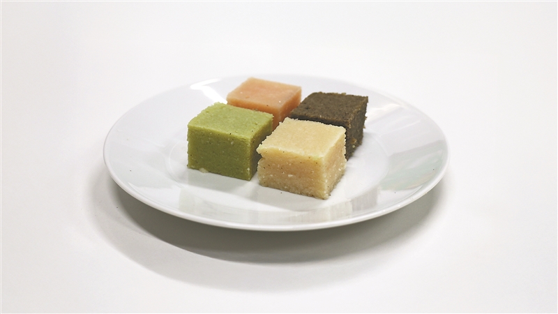 由鹰嘴豆、青豆、红扁豆和贝鲁加扁豆制成的定向结构凝胶。图片来源：瑞士苏黎世联邦理工学院