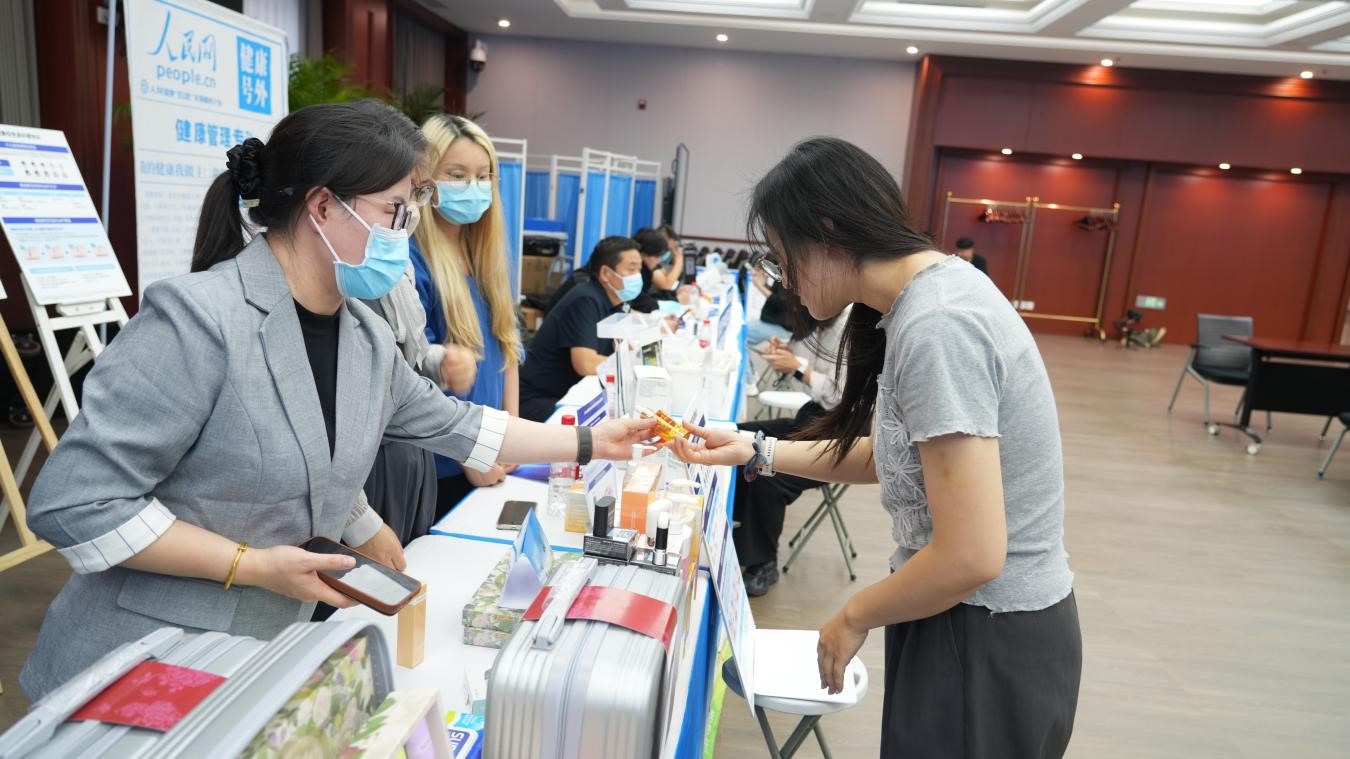人民健康“五进”关爱服务计划走进科学技术部